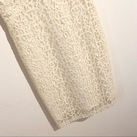 DYNAMITE Lace V-Neck Bodicon Dress - Picture 3 of 10